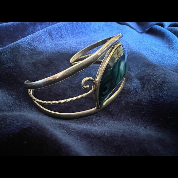 Gorgeous Silver Tone/Abalone Slip-on Cuff Bracelet - Picture 6 of 9